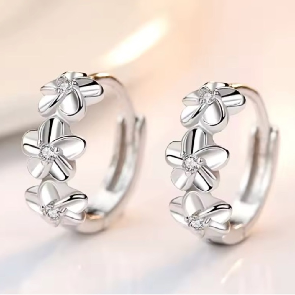 S925 Elegant Silver Needle Floral Hoop Earrings. - Picture 4 of 6